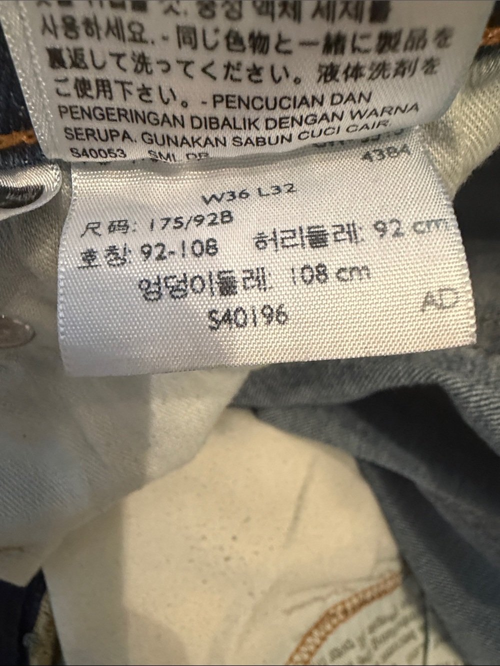 Levi's Men's Relaxed Jeans in Medium Blue Wash - Picture 3 of 5